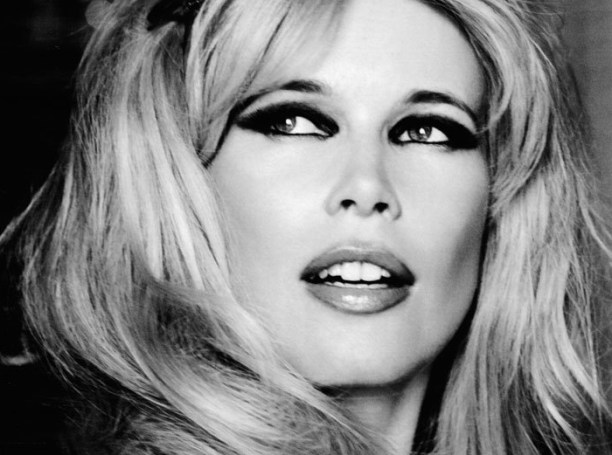 claudia-schiffer-vogue-germany-21